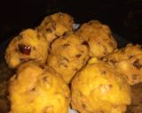 A picture of step 3 of Punjabi kadi pakode.