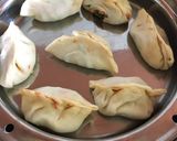 A picture of step 5 of Veg paneer momos.