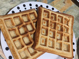Waffles de harina de avena con peras