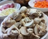Фото кроку 3 до Картофель тушёный со свининой и грибами.
