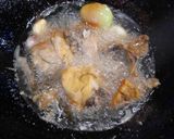 Foto langkah ke 4 dari resep Ayam Goreng Kremes.