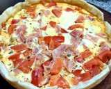 Foto del paso 3 de la receta: Tarta caprese de jamón, queso 🧀,tomate 🍅 y orégano