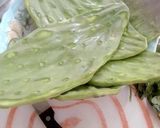 Foto del paso 2 de la receta: Carne de puerco en pasilla con nopales