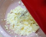Foto langkah ke 5 dari resep Kue Ulang Tahun Sederhana (Simple Birthday Cake).
