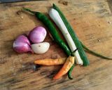 Foto langkah ke 1 dari resep Nasi Goreng Mentega Cabe Hijau (Bumbu Iris Praktis).