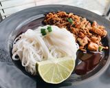 รูปขั้นตอนการทำที่ 12 ของ ไก่ผัดน้ำมันพริกเหล่ากันมา Laoganma