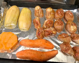 Foto del paso 3 de la receta: Delicias de pollo al horno con verduras ahumadas y base de hummus