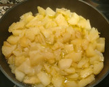 Foto del paso 1 de la receta: Patatas con setas, gulas y huevos rotos