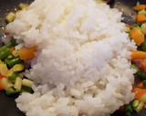 Foto del paso 3 de la receta: Arroz salteado al pimentón con verduras y jamón