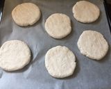 Gluténmentes melegszendvics, házi rizslisztes zsemlével recept fázis 2 fotója