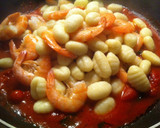 Foto del paso 3 de la receta: Gnocchi con langostinos y tomates cherry
