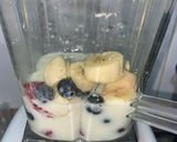 A picture of step 3 of Mixed fruit smoothie.