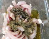 Foto del paso 2 de la receta: Tostas de lomo marinado