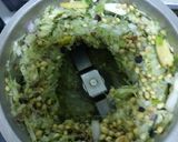 A picture of step 2 of Prawns thai green curry with boiled rice.
