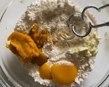 Foto langkah ke 2 dari resep Donat Tempura Labu Kuning.