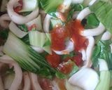 Foto langkah ke 4 dari resep Tumis pokcoy cumi cube.