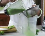 Foto del paso 2 de la receta: Agua de pepino, limón y un toque de perejil