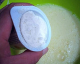 Foto del paso 4 de la receta: Bizcocho de yogur de limón con zumo de limón natural