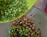 Foto langkah ke 4 dari resep Tumis Buncis Bakso Kerikil.