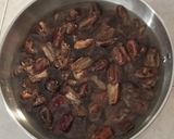 Foto langkah ke 1 dari resep Es Sirup Buah Kurma Homemade.