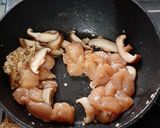 Foto langkah ke 3 dari resep Nasi Tim Ayam Jamur.