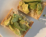 Foto del paso 2 de la receta: Mini bocadillo de aguacate y anchoas de L'Escala