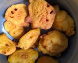 A picture of step 4 of Mocha(banana flower) narikel (coconut) chochori.