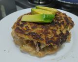 Foto del paso 4 de la receta: Pancakes🥯salados de vegetales🍗rellenos🫑de pollo y queso🧀🥑🧅