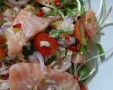 รูปขั้นตอนการทำที่ 2 ของ "ยำแซลมอนต้นอ่อนทานตะวัน" Spicy Salmon&Sunflower Sprout Salad 🥗