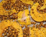 Foto del passaggio 2 della ricetta Zucca e ceci zero sbatti
