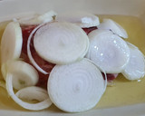 Foto del paso 2 de la receta: Lomo con cebolla al horno