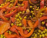 Une image de l'étape 3 de Chakchouka au petit pois, poivron et œuf.