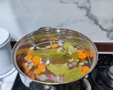 Foto langkah ke 3 dari resep Sayur Bening Daun Kelor.