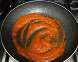 Foto del paso 7 de la receta: Tiburones salteados con champiñones y pollo en salsa de tomate