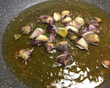 Foto del paso 1 de la receta: Pollo al ajillo de mi tierra con patatas