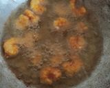 A picture of step 3 of Fried pepper prawns.