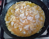 Foto del paso 6 de la receta: Tortilla de merluza con salsa de tomate