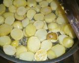 A picture of step 1 of Garlic potatoes.