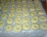 A picture of step 2 of Doughnuts.