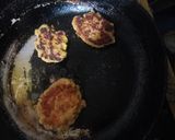 Foto del paso 6 de la receta: Tortitas de papa con avena rellenas de zanahoria y queso 🥔🥕🧀😋