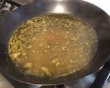 Une image de l'étape 3 de Pavés de saumon caramélisés au bouillon d'herbes, estragon et citron.