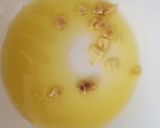 Foto del paso 1 de la receta: Gulas al ajillo c/ huevo frito al microondas