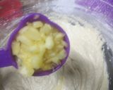 A picture of step 3 of Pinacolada cake.