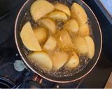 A picture of step 4 of Rendang daging babi.