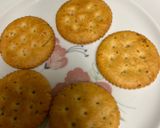 A picture of step 1 of Cracker bite.