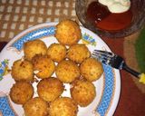 Foto langkah ke 4 dari resep Bola - Bola Nasi Kornet (rice ball mozarella).
