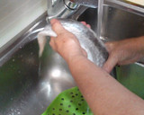 Foto del paso 1 de la receta: Cómo limpiar una merluza