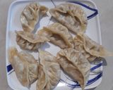 A picture of step 4 of Veg Fried Momos.