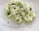 Foto del paso 2 de la receta: Huevos revueltos con queso y pepinillo