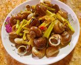 Hình bước làm 3 của món Ốc núi xào sả, sa tế 🐌